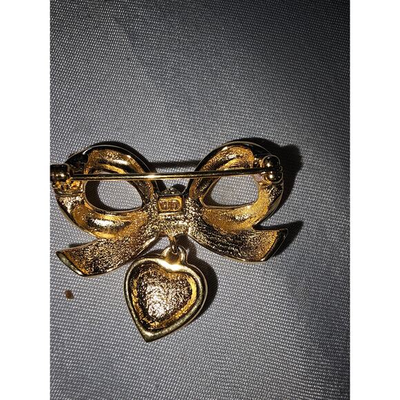 Vintage Whiting & Davis (WD) Gold Tone Bow Brooch Pin Rhinestone Heart Drop - Picture 5 of 7
